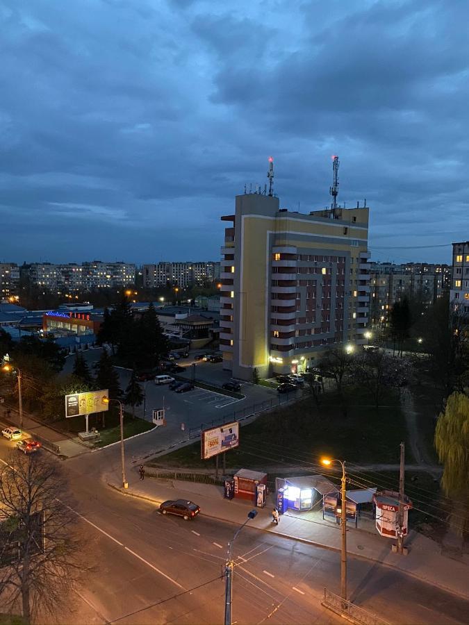 Двохкімнатні Люкс Апартаменти В Жк Арена ,Район Автовокзалу Riwne Exterior foto